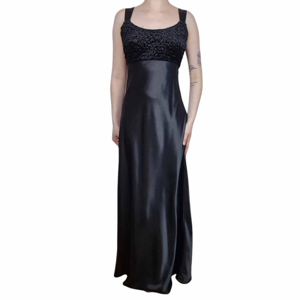 Satynowa suknia maxi M