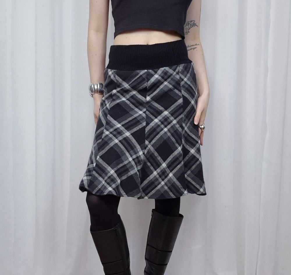Spódnica w kratę 30% wełna XS-M