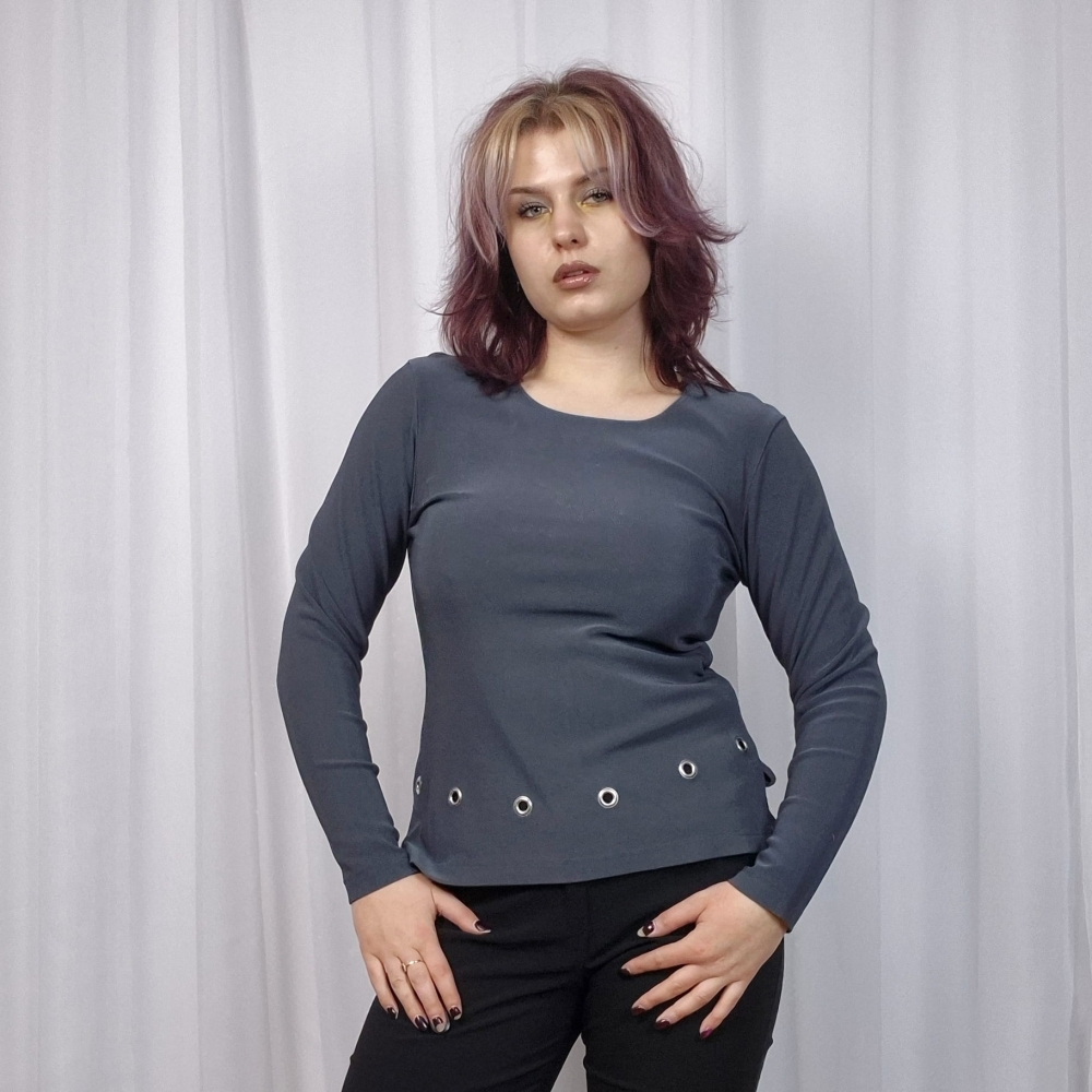 Prążkowany top z nitami L upcycling