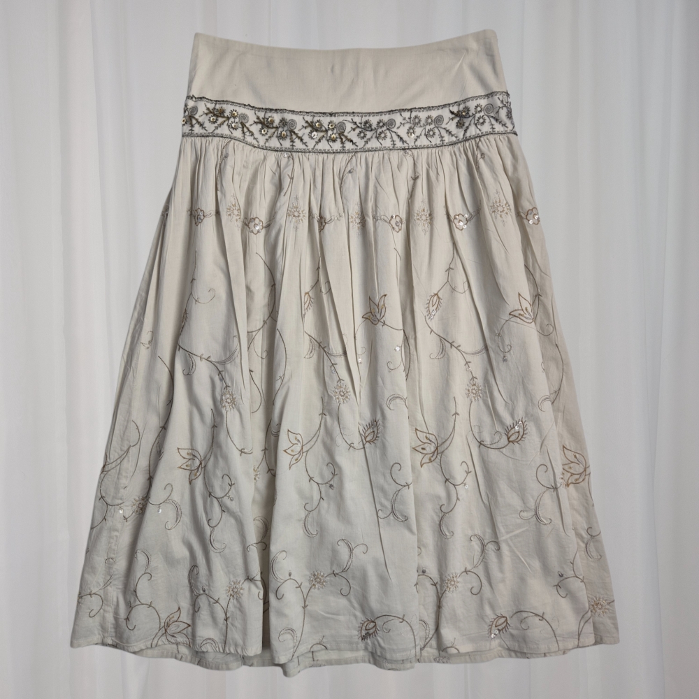Nowa haftowana spódnica boho L