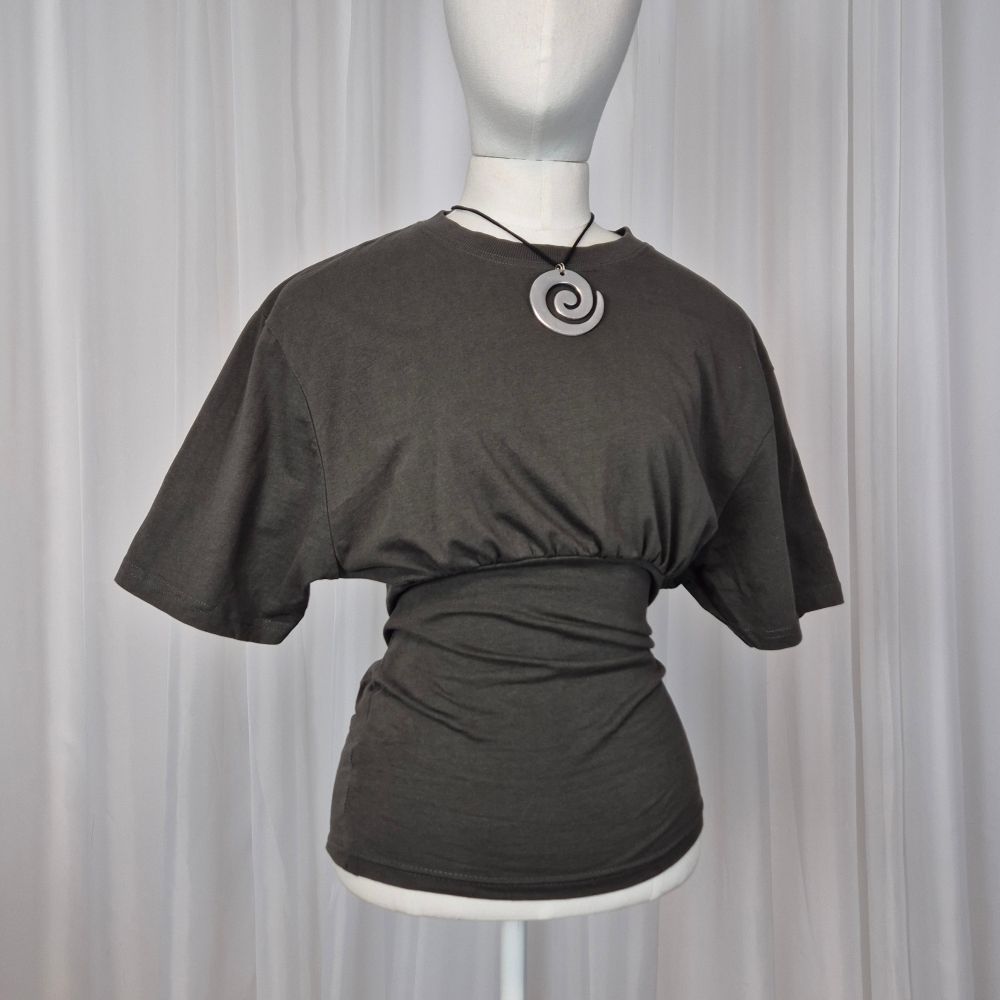 Nowy taliowany top nietoperz upcycling S-M