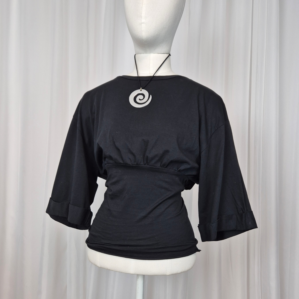Nowy taliowany top nietoperz upcycling M